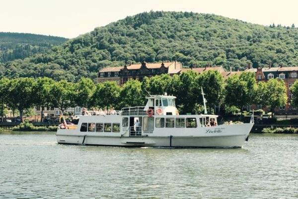 Ferienwohnungen Heppenheim Das schiefe Haus, Neckarschiff Heidelberg